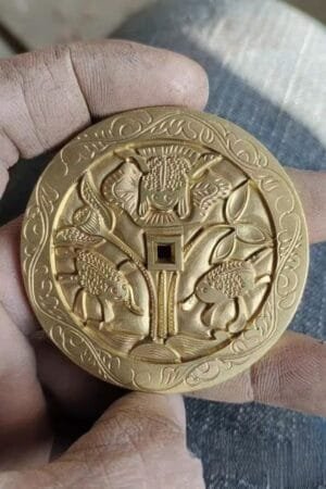 Solid copper exquisitely carved charm coin replica, double ancient figure relief pattern vintage folk craft ornament for high-end collection and home display