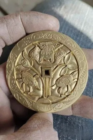 Solid copper exquisitely carved charm coin replica, double ancient figure relief pattern vintage folk craft ornament for high-end collection and home display