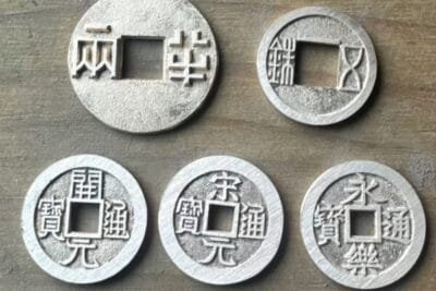 Handmade brass replica Great Five Emperors Coins set, five ancient Chinese coins from Qin, Han, Tang, Song and Ming dynasties, vintage collectible craft for hand play, DIY car pendants and home decoration