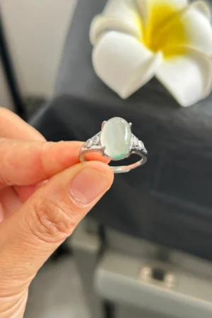  Vintage silver filigree ring with light green jade cabochon 
