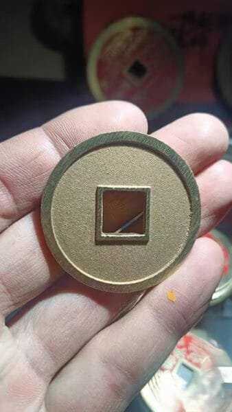 Kaiyuan Tongbao Brass Coin Replica Front and back shot of handmade brass Kaiyuan Tongbao replica coin, vintage brass coin for hand play, home decor, car pendant, garment accessory and DIY craft