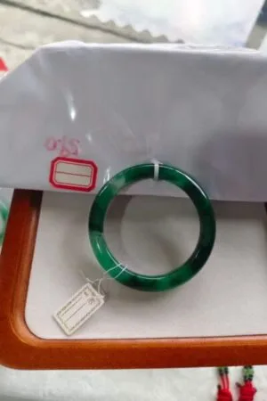 58.8mm Natural Floating Flower African Jade Bangle